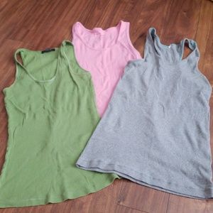 Set of 3 tank tops
